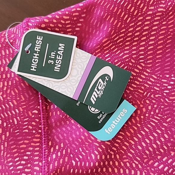 Woman's athletic shorts - Picture 2 of 4